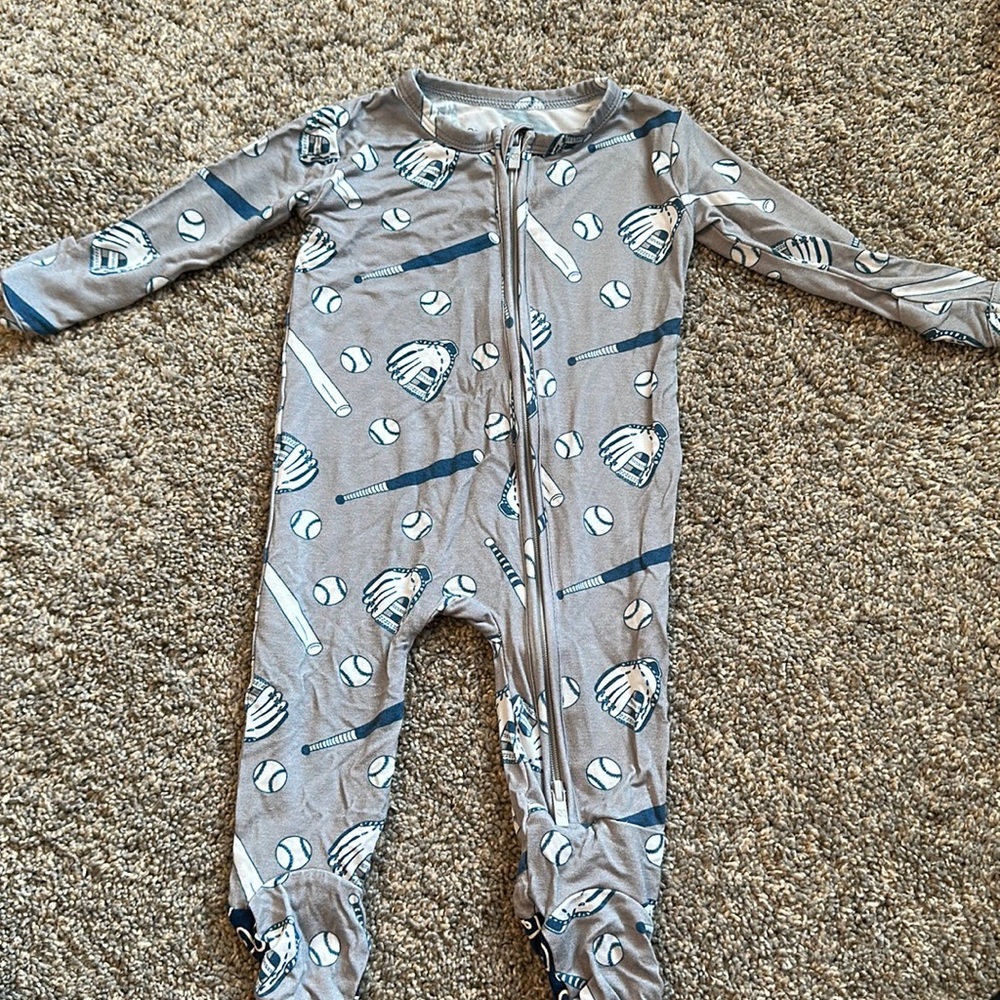 LEV Baby Footie